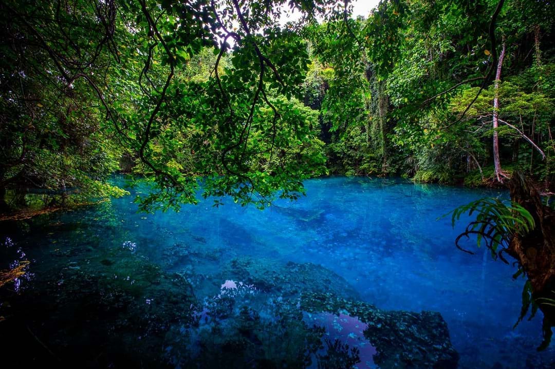 Matevulu Blue Hole