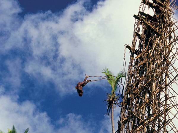 Traditional bungy jumping in Lonorore